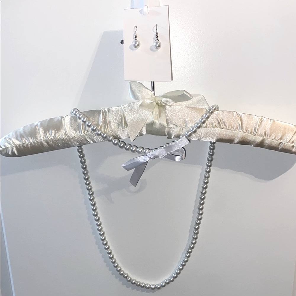 Silver Pearl Necklace & Earrings Set